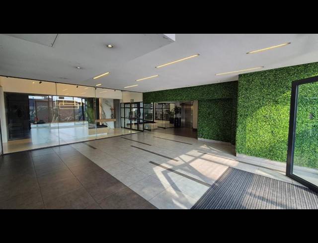 753M² SHOWROOM TO LET IN KRAMERVILLE